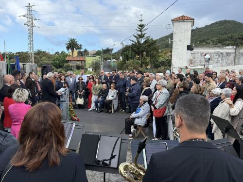 Inaugurada nueva vía en honor a Carlos Mario Fernández Felipe, un acto emotivo al que acudieron familiares, amigos y vecinos.